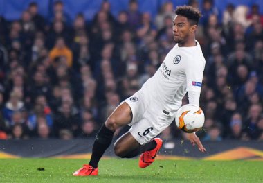 LONDON, ENGLAND - 9 Mayıs 2019: Eintracht 'tan Jonathan de Guzman, Chelsea FC (İngiltere) ve Eintracht Frankfurt E.V. arasında oynanan 2018 / 19 UEFA Avrupa Ligi Yarı Finallerinin ikinci ayağı sırasında resmedildi. (Almanya) Stamford Köprüsünde.