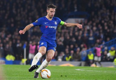 LONDON, ENGLAND - 9 Mayıs 2019: Chelsea 'li Cesar Azpilicueta, Chelsea FC (İngiltere) ve Eintracht Frankfurt e.V. arasında oynanan 2018 / 19 UEFA Avrupa Ligi Yarı Finallerinin ikinci ayağı sırasında resmedildi. (Almanya) Stamford Köprüsünde.