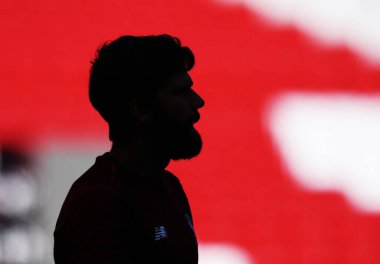 MADRID, SPAIN - 31 Mayıs 2019: Liverpool 'dan Alisson Becker, Wanda Metropolitano' daki Tottenham Hotspur (İngiltere) ile Liverpool FC (İngiltere) arasında yapılan 2018 / 19 UEFA Şampiyonlar Ligi Finali 'nden bir gün önce düzenlenen eğitim oturumunda resmedildi..