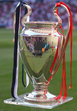 MADRID, İspanya - 1 Haziran 2019: UCL kupası, Wanda Metropolitano 'da Tottenham Hotspur (İngiltere) ile Liverpool FC (İngiltere) arasında oynanan 2018 / 19 UEFA Şampiyonlar Ligi Finali öncesinde çekilmiştir..