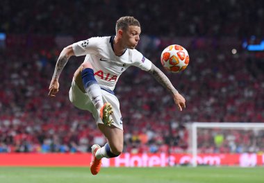 MADRID, SPAIN - 1 Haziran 2019: Tottenham Kieran Trippier, Wanda Metropolitano 'da Tottenham Hotspur (İngiltere) ile Liverpool FC (İngiltere) arasındaki 2018 / 19 UEFA Şampiyonlar Ligi Finali sırasında çekilmiştir..