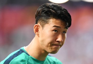 MADRID, İspanya - 1 Haziran 2019: Tottenham 'ın Heung-Min oğlu, Wanda Metropolitano' da Tottenham Hotspur (İngiltere) ile Liverpool FC (İngiltere) arasındaki 2018 / 19 UEFA Şampiyonlar Ligi Finali öncesinde çekilmiştir..