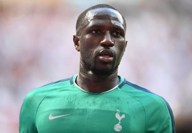 MADRID, SPAIN - 1 Haziran 2019: Tottenham 'dan Moussa Sissoko, Wanda Metropolitano' daki Tottenham Hotspur (İngiltere) ile Liverpool FC (İngiltere) arasındaki 2018 / 19 UEFA Şampiyonlar Ligi Finali öncesinde çekilmiştir..
