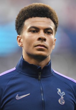 MADRID, İspanya - 1 Haziran 2019: Tottenham 'dan Dele Alli, Wanda Metropolitano' daki Tottenham Hotspur (İngiltere) ile Liverpool FC (İngiltere) arasındaki 2018 / 19 UEFA Şampiyonlar Ligi Finali öncesinde çekilmiştir..