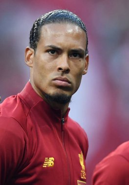 MADRID, İspanya - 1 Haziran 2019: Liverpool 'lu Virgil Van Dijk, Wanda Metropolitano' daki Tottenham Hotspur (İngiltere) ile Liverpool FC (İngiltere) arasındaki 2018 / 19 UEFA Şampiyonlar Ligi Finali öncesinde çekilmiştir..