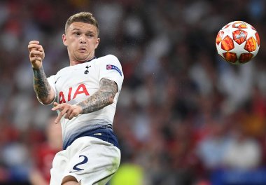 MADRID, SPAIN - 1 Haziran 2019: Tottenham Kieran Trippier, Wanda Metropolitano 'da Tottenham Hotspur (İngiltere) ile Liverpool FC (İngiltere) arasındaki 2018 / 19 UEFA Şampiyonlar Ligi Finali sırasında çekilmiştir..