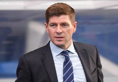 GLASGOW, SCOTLAND - 18 Temmuz 2019: Rangers teknik direktörü Steven Gerrard, Ibrox Park 'taki Rangers FC (İskoçya) ve St Joseph' s FC (Cebelitarık) arasında oynanan 2019 / 20 UEFA Avrupa Ligi Birinci Ön eleme Turu 'nun ikinci ayağı öncesinde çekilmiştir..