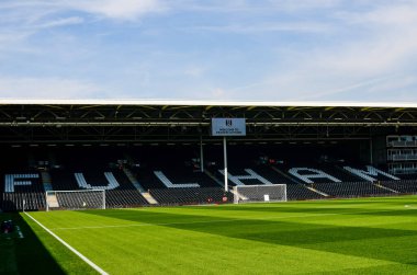 LONDON, ENGLAND - 24 AĞUSTOS 2019: Craven Cottage 'da Fulham FC ve Nottingham Ormanı FC arasında oynanan 2019 / 20 EFL SkyBet Şampiyonası öncesinde mekanın genel görünümü.