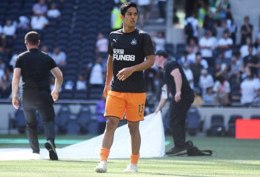 LONDON, ENGLAND - 25 AĞUSTOS 2019: Yoshinori Muto, Tottenham Hotspur FC ile Newcastle United FC arasında oynanan 2019 / 20 Premier League maçı öncesinde Tottenham Hotspur Stadyumu 'nda çekilmiştir..