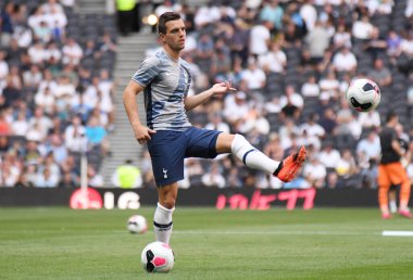 Tottenham 'dan Giovani Lo Celso, Tottenham Hotspur ile Newcastle United FC arasında oynanan 2019 / 20 Premier Lig maçı öncesinde Tottenham Hotspur Stadyumu' nda çekilmiştir..