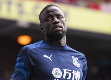 LONDON, ENGLAND - 31 AĞUSTOS 2019: Saray 'dan Cheikhou Kouyate, Crystal Palace FC ile Selhurst Park' taki Aston Villa FC arasında oynanan 2019 / 20 Premier Lig maçı öncesinde çekilmiştir..