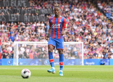 LONDON, ENGLAND - 31 AĞUSTOS 2019: Wilfried Zaha of Palace 2019 / 20 Premier League maçı sırasında Selhurst Park 'taki Crystal Palace FC ve Aston Villa FC arasında çekilmiştir..