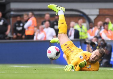 LONDON, ENGLAND - 31 AĞUSTOS 2019: Villa 'dan Tom Heaton, 2019 / 20 Premier Lig maçı sırasında Selhurst Park' taki Crystal Palace FC ve Aston Villa FC arasında çekilmiştir..