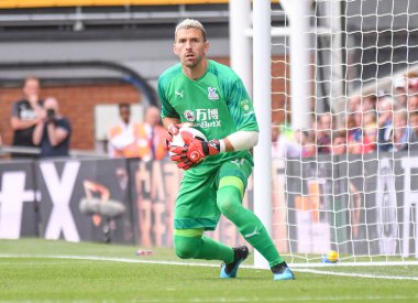 LONDON, ENGLAND - 31 AĞUSTOS 2019: Saray 'dan Vicente Guaita, Crystal Palace FC ile Selhurst Park' taki Aston Villa FC arasında oynanan 2019 / 20 Premier League maçı sırasında çekilmiştir..