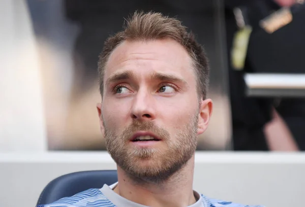 LONDON, ENGLAND - 25 AĞUSTOS 2019: Tottenham 'dan Christian Eriksen Tottenham Hotspur FC ile Newcastle United FC arasında oynanan 2019 / 20 Premier League maçı öncesinde Tottenham Hotspur Stadyumu' nda çekilmiştir..