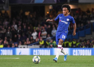 LONDON, ENGLAND - SEPTEMBER 17, 2019: Chelsea 'li Willian Borges da Silva, Chelsea FC (İngiltere) ve Valencia CF (İspanya) arasında oynanan 2019 / 20 UEFA Şampiyonlar Ligi H Grubu maçında çekilmiştir..