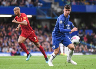 LONDON, ENGLAND - SEPTEMBER 22, 2019: Mason Tony Mount of Chelsea, Stamford Bridge 'de Chelsea FC ve Liverpool FC arasında oynanan 2019 / 20 Premier League maçı sırasında çekilmiştir..