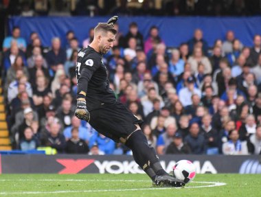 LONDON, ENGLAND - SEPTEMBER 22, 2019: Adrian San Miguel del Castillo Liverpool 'da Chelsea FC ile Liverpool FC arasında oynanan 2019 / 20 Premier Lig maçı sırasında çekilmiştir..