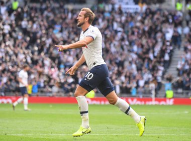 LONDON, ENGLAND - SEPTEMBER 28, 2019: Tottenham 'dan Harry Kane Tottenham Hotspur Stadyumu' ndaki Tottenham Hotspur FC ile Southamtpon FC arasında oynanan 2019 / 20 Premier League maçında kazandığı golü kutluyor..