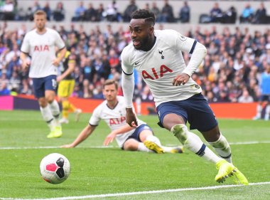 LONDON, ENGLAND - SEPTEMBER 28, 2019: Tottenham 'dan Danny Rose Tottenham Hotspur FC ile Southamtpon FC arasında oynanan 2019 / 20 Premier Lig maçı sırasında Tottenham Hotspur Stadyumu' nda çekilmiştir..