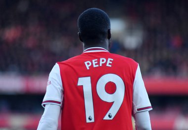 LONDON, ENGLAND - 18 Ocak 2020: Nicolas Pepe of Arsenal, Arsenal FC ile Sheffield United FC arasında oynanan 2019 / 20 Premier Lig maçı sırasında Emirates Stadyumu 'nda çekilmiştir..