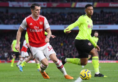 LONDON, ENGLAND - 18 Ocak 2020: Arsenal 'den Granit Xhaka ve Sheffield' den Lys Mousset Arsenal FC ile Sheffield United arasında oynanan 2019 / 20 Premier League maçı sırasında çekildi..