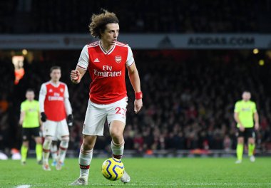LONDON, ENGLAND - 18 Ocak 2020: Arsenal 'den David Luiz, Emirates Stadyumu' nda Arsenal FC ile Sheffield United arasında oynanan 2019 / 20 Premier League maçı sırasında çekilmiştir..