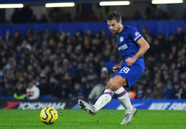 LONDON, ENGLAND - 21 JANUARY 2020: Chelsea 'li Cesar Azpilicueta, Chelsea FC ile Stamford Bridge' deki Arsenal FC arasında oynanan 2019 / 20 Premier Lig maçı sırasında çekilmiştir..