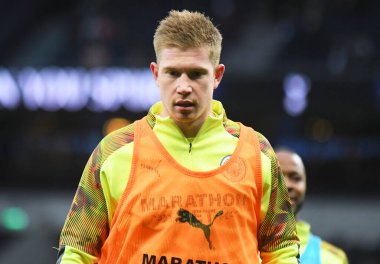 LONDON, ENGLAND - 2 Şubat 2020: Tottenham Hotspur ile Manchester City arasındaki 2019 / 20 Premier Lig maçından önce Tottenham Hotspur Stadyumu 'nda Kevin De Bruyne.