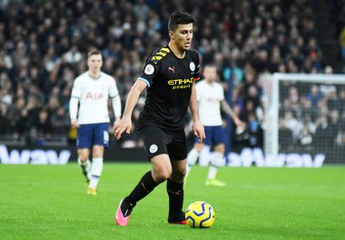 LONDON, ENGLAND - 2 Şubat 2020: Rodrigo Hernandez Cascante of City Tottenham Hotspur ile Manchester City arasında oynanan 2019 / 20 Premier League maçı sırasında Tottenham Hotspur Stadyumu 'nda çekilmiştir..