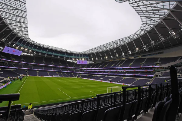 LONDON, ENGLAND - 2 Şubat 2020: Tottenham Hotspur Stadyumu 'nda Tottenham Hotspur ile Manchester City arasında oynanan 2019 / 20 Premier Lig maçı öncesinde çekilen yeni Tottenham Hotspur Stadyumu' nun genel görünümü.