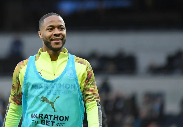 LONDON, ENGLAND - 2 Şubat 2020: Raheem Sterling of City Tottenham Hotspur ile Manchester City arasında oynanan 2019 / 20 Premier League maçı öncesinde Tottenham Hotspur Stadyumu 'nda çekilmiştir..