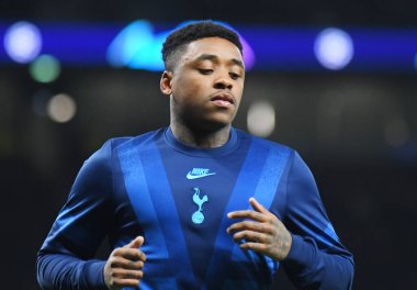 LONDON, ENGLAND - 19 Şubat 2020: Tottenham 'dan Steven Bergwijn, Tottenham Hotspur Stadyumu' nda Tottenham Hotspur ve RB Leipzig arasında oynanan 2019 / 20 UEFA Şampiyonlar Ligi karşılaşmasının ilk ayağı öncesinde resmedildi..