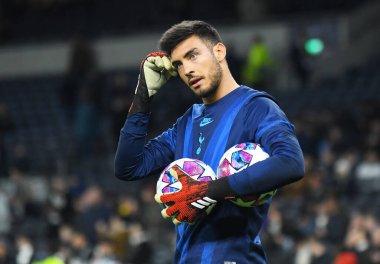 LONDON, ENGLAND - 19 Şubat 2020: Tottenham 'lı Paulo Gazzaniga, Tottenham Hotspur Stadyumu' ndaki Tottenham Hotspur ve RB Leipzig arasında oynanan 2019 / 20 UEFA Şampiyonlar Ligi karşılaşmasının ilk ayağı öncesinde resmedildi..