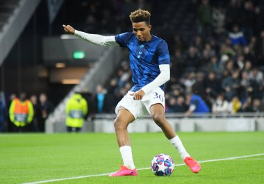 LONDON, ENGLAND - 19 Şubat 2020: Tottenham 'dan Gedson Fernandes, Tottenham Hotspur Stadyumu' ndaki Tottenham Hotspur FC ve RB Leipzig arasında oynanan 2019 / 20 UEFA Şampiyonlar Ligi Roundu 'nun ilk ayağı öncesinde resmedildi..