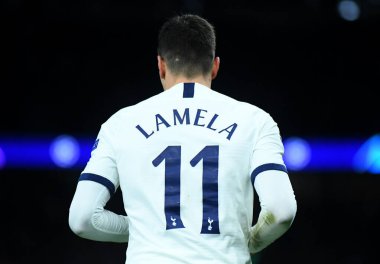 LONDON, ENGLAND - 19 Şubat 2020: Tottenham 'dan Erik Lamela, Tottenham Hotspur Stadyumu' ndaki Tottenham Hotspur FC ve RB Leipzig arasında oynanan 2019 / 20 UEFA Şampiyonlar Ligi turunun ilk ayağında çekildi..
