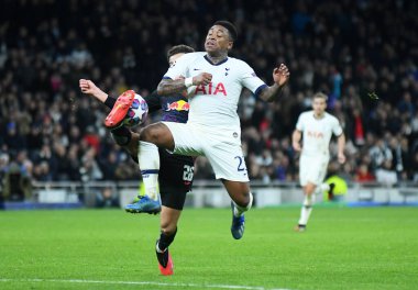 LONDON, ENGLAND - 19 Şubat 2020: Tottenham 'dan Steven Bergwijn, Tottenham Hotspur Stadyumu' nda Tottenham Hotspur ve RB Leipzig arasında oynanan 2019 / 20 UEFA Şampiyonlar Ligi 'nin ilk turunda çekilmiştir..
