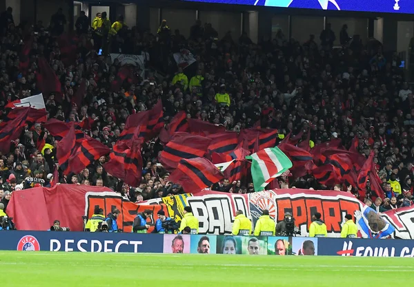 LONDON, ENGLAND - 19 Şubat 2020: RB Leipzig taraftarları Tottenham Hotspur FC ve RB Leipzig arasında oynanan 2019 / 20 UEFA Şampiyonlar Ligi karşılaşmasının ilk ayağı öncesinde çekildiler..