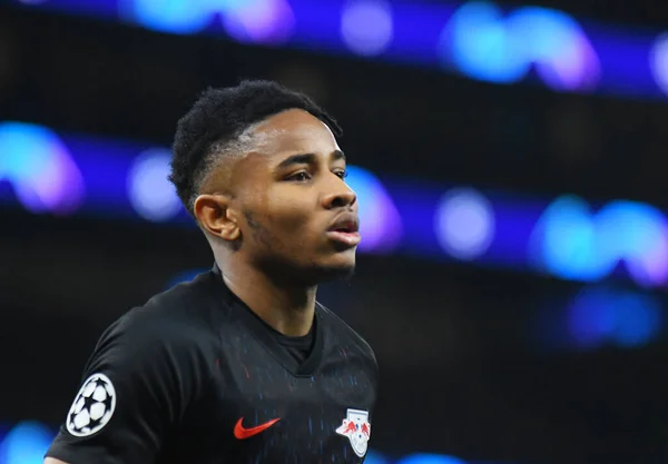 LONDON, ENGLAND - 19 Şubat 2020: Leipzig 'den Christopher Nkunku, Tottenham Hotspur FC ve RB Leipzig arasında oynanan 2019 / 20 UEFA Şampiyonlar Ligi 16. Raundunun ilk ayağı sırasında Tottenham Hotspur Stadyumu' nda çekilmiştir..