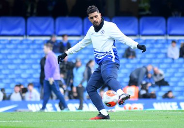 LONDON, ENGLAND - 22 Şubat 2020: Chelsea 'li Emerson Palmieri dos Santos, Chelsea FC ile Stamford Bridge' deki Tottenham Hotspur FC arasında oynanan 2019 / 20 Premier Lig maçı sırasında çekilmiştir..