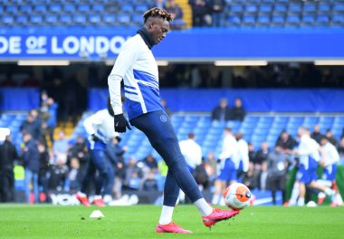 LONDON, ENGLAND - 22 Şubat 2020: Chelsea 'den Tammy Abraham, Stamford Bridge' de Chelsea FC ve Tottenham Hotspur arasında oynanan 2019 / 20 Premier League maçı sırasında resmedildi..