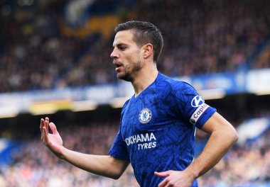 LONDON, ENGLAND - 22 Şubat 2020: Chelsea 'li Cesar Azpilicueta, Chelsea FC ile Tottenham Hotspur arasında oynanan 2019 / 20 Premier Lig maçı sırasında Stamford Bridge' de çekilmiştir..