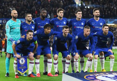 LONDON, ENGLAND - 26 Şubat 2020: Chelsea 'nin başlangıç çizgisi Chelsea FC ve Bayern Münih arasında oynanan 2019 / 20 UEFA Şampiyonlar Ligi Stamford Bridge karşılaşması öncesinde çekilmiştir..