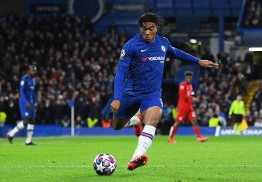 LONDON, ENGLAND - 26 Şubat 2020: Chelsea 'li Reece James, Chelsea FC ve Bayern Münih arasında oynanan 2019 / 20 UEFA Şampiyonlar Ligi 16..
