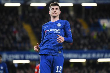 LONDON, ENGLAND - 26 Şubat 2020: Mason Tony Mount of Chelsea 2019 / 20 UEFA Şampiyonlar Ligi 16. Raundunda Chelsea FC ve Bayern Münih arasında Stamford Bridge 'de çekilmiştir..