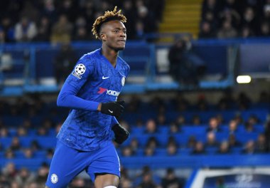 LONDON, ENGLAND - 26 Şubat 2020: Chelsea 'li Tammy Abraham, Chelsea FC ve Bayern Münih arasında oynanan 2019 / 20 UEFA Şampiyonlar Ligi 16..