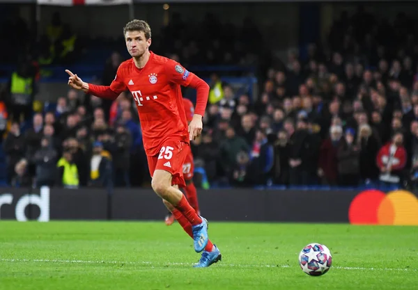 LONDON, ENGLAND - 26 Şubat 2020: Bayern 'li Thomas Muller, Stamford Bridge' de Chelsea FC ve Bayern Münih arasında oynanan 2019 / 20 UEFA Şampiyonlar Ligi 16..