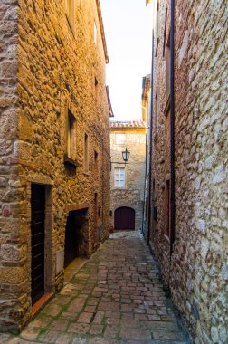 taş ve tuğla ile pencere ve kapı kemer köyü nün eski ortaçağ menşe ile bina