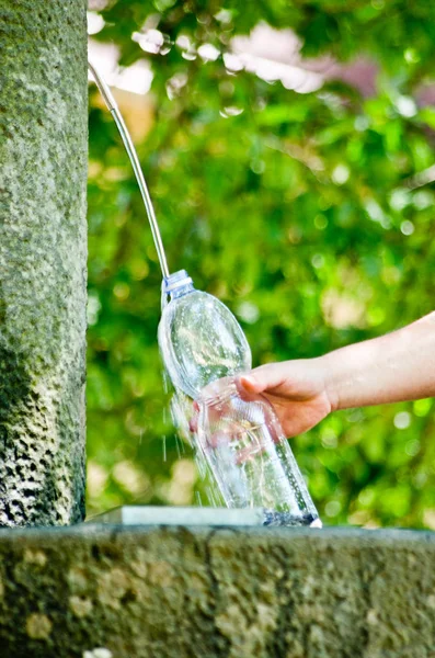 Fresh Pure Clear Water Gushes Mountain Source Stone Bottled Drunk — Stock Photo, Image