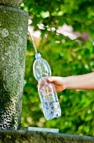 Fresh Pure Clear Water Gushes Mountain Source Stone Bottled Drunk — Stock Photo, Image